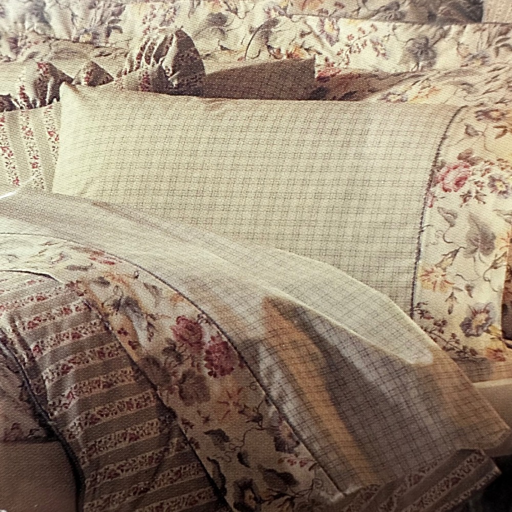 Laura Ashley 2 Pc Standard Pillowcases Vintage in Taylor floral Stripes NEW